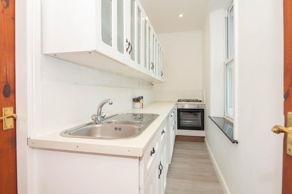 Property photo 3 of 14 Kitchen