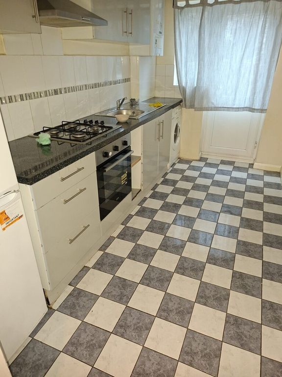 Property photo 2 of 11 Kitchen.Jpg