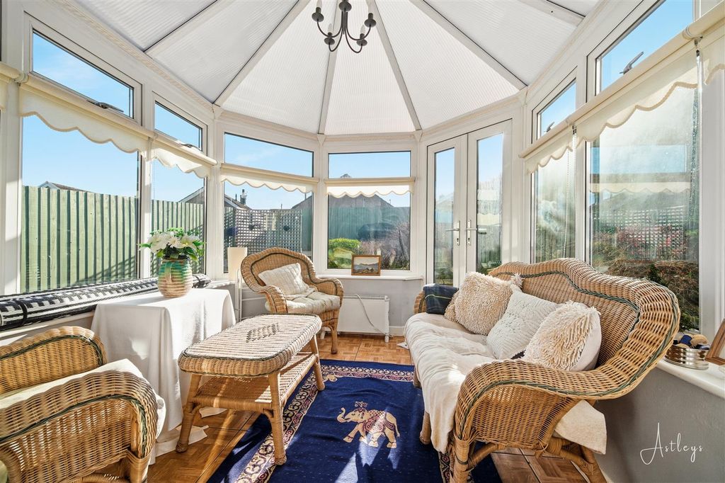 Property photo 3 of 15 Conservatory