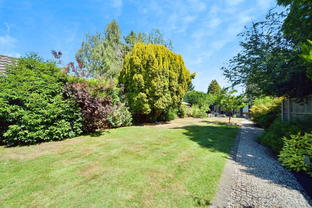 Property photo 2 of 25