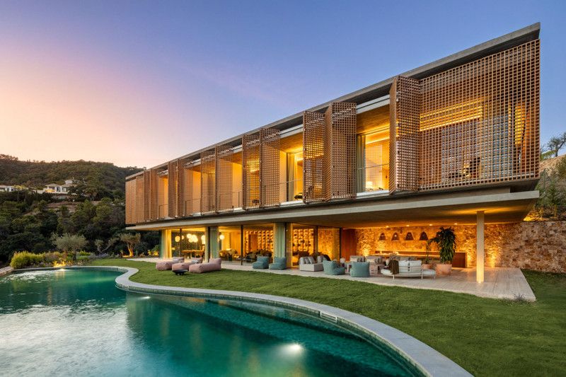 Property photo 1 of 50