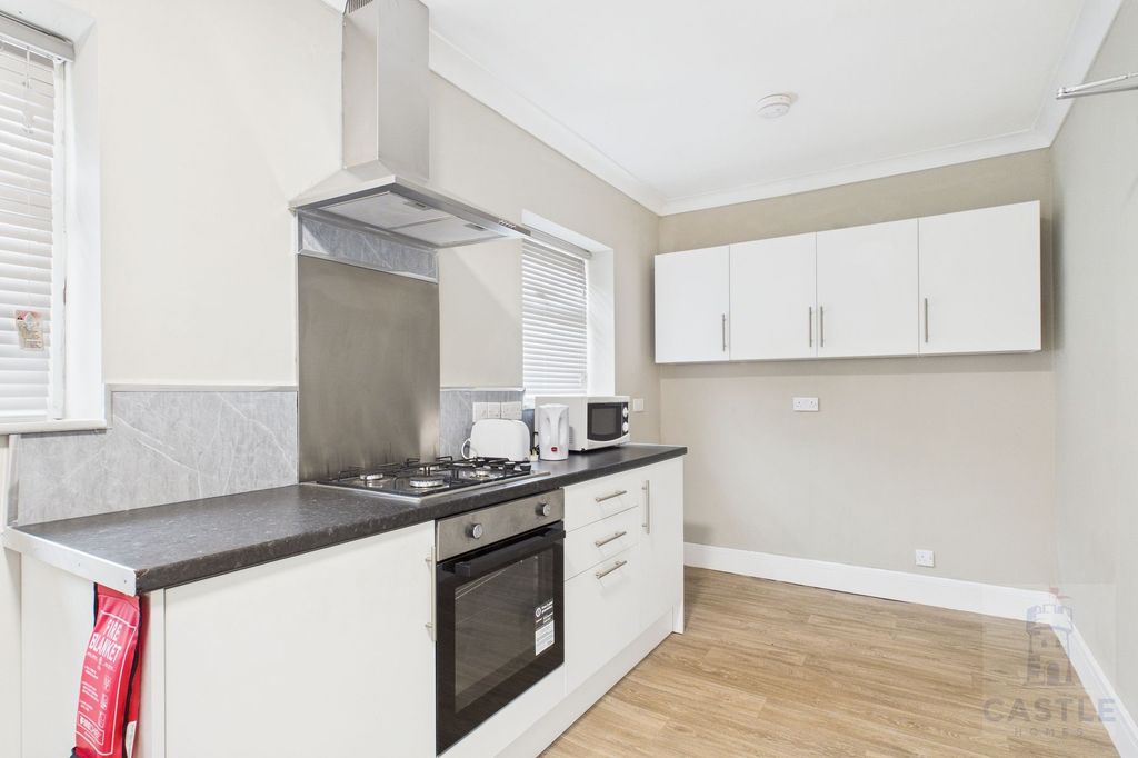 Property photo 1 of 8 Kitchen