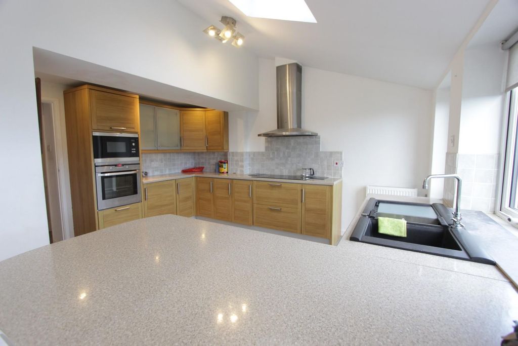 Property photo 1 of 15 Kitchen 2.Jpg