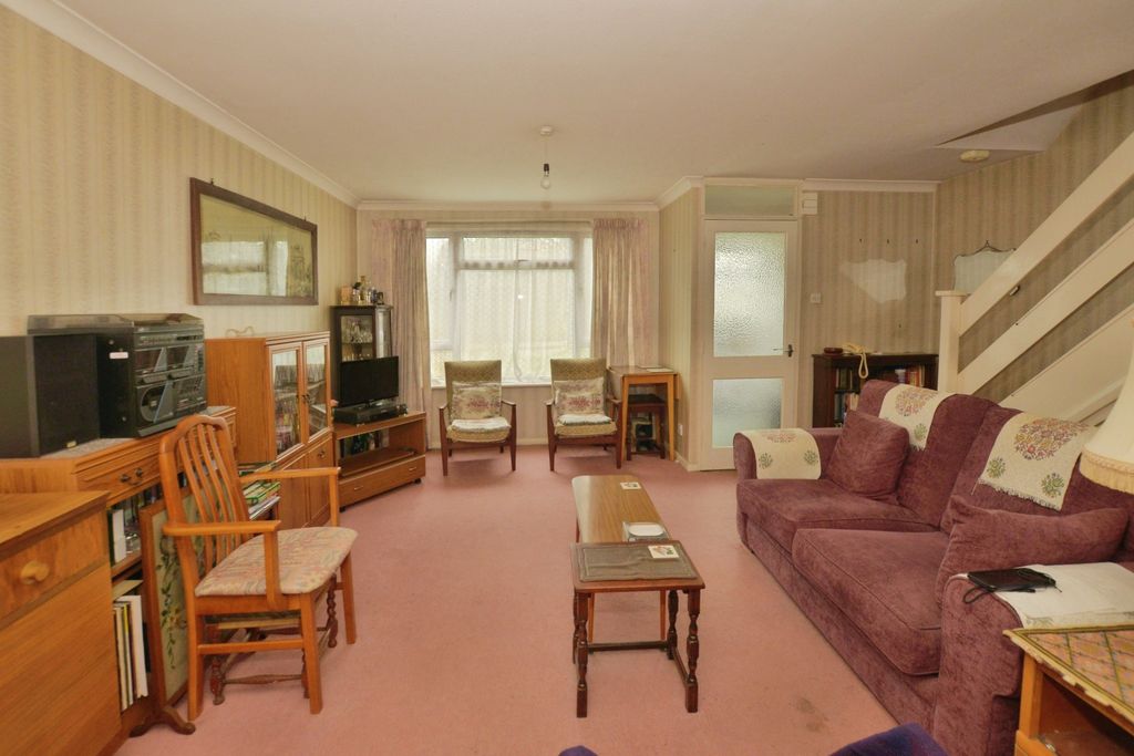 Property photo 3 of 10 Living / Dining Room