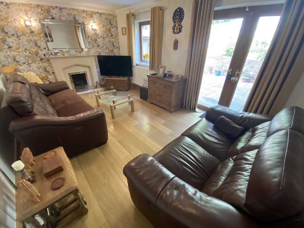 Property photo 2 of 20 Lounge