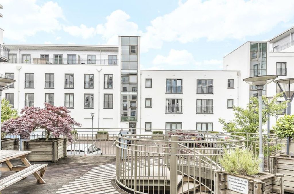 Property photo 1 of 17