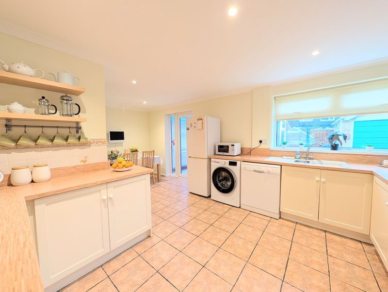 Property photo 3 of 18 Kitchen-Diner