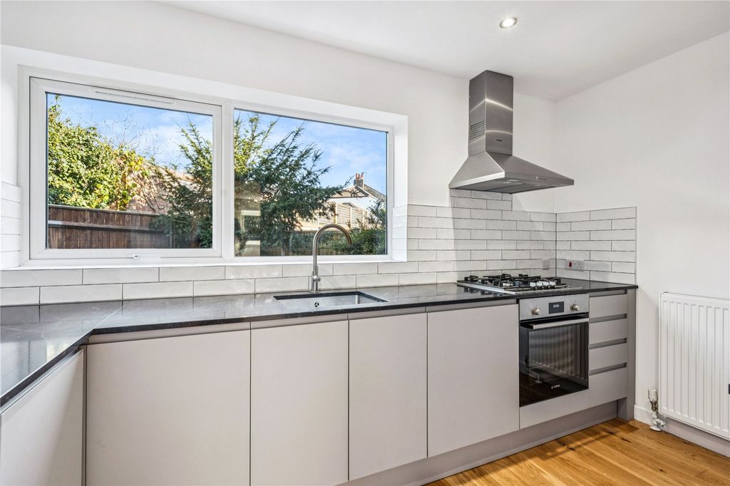 Property photo 2 of 6 Picture No. 10