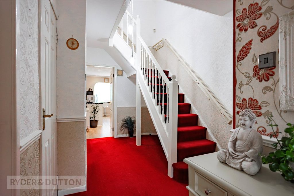 Property photo 3 of 28 Entrance Hall