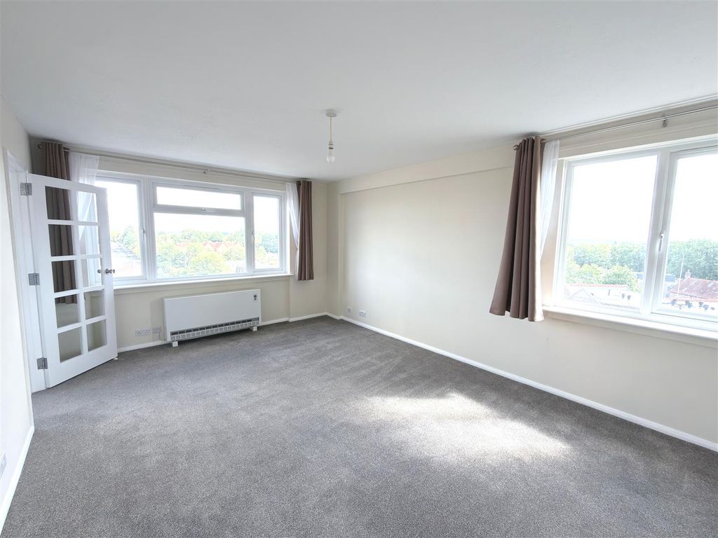 Property photo 3 of 12 18Stockwelllounge1.Jpg