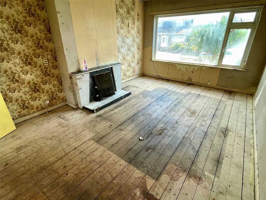 Property photo 2 of 16 Living Room