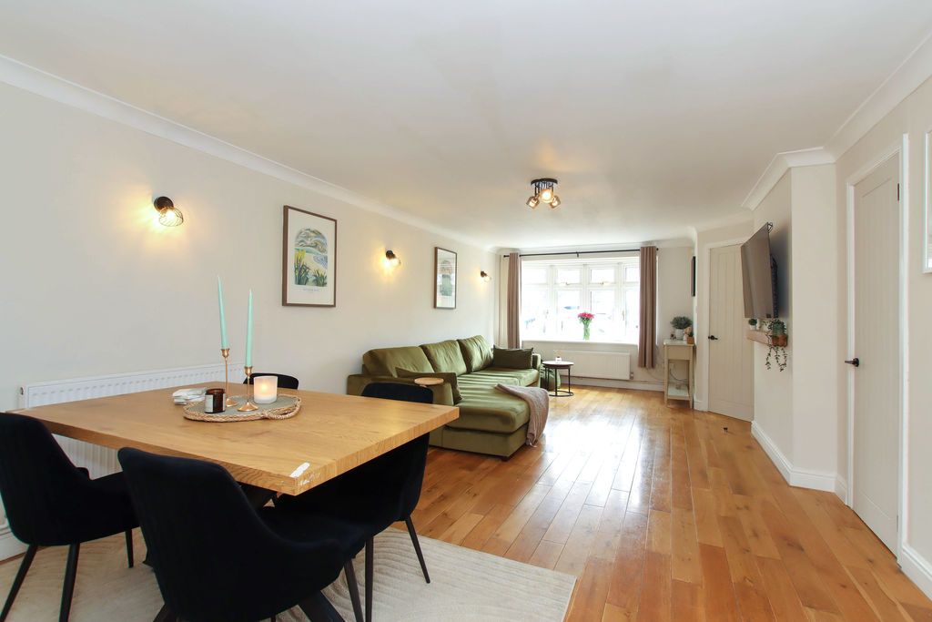 Property photo 3 of 17 Photo 11