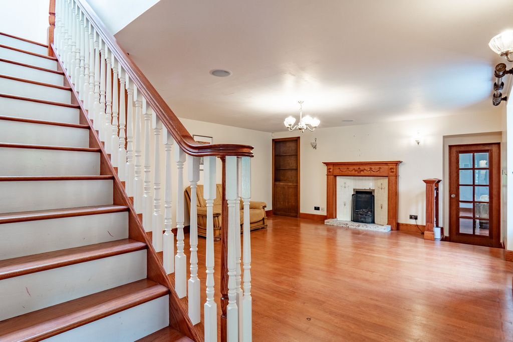Property photo 2 of 48