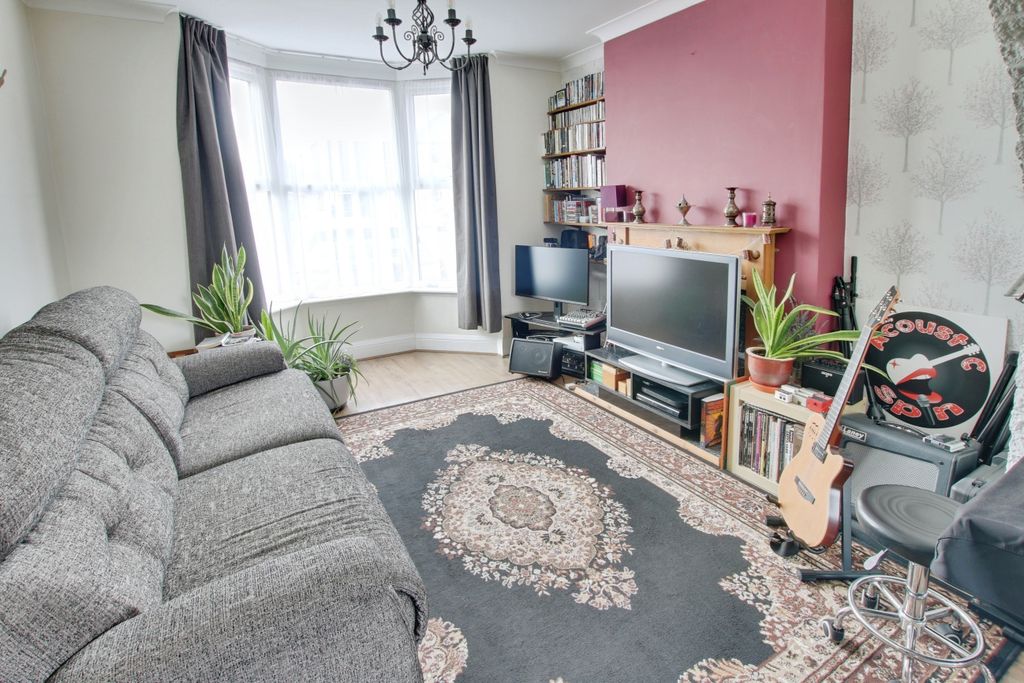 Property photo 3 of 13