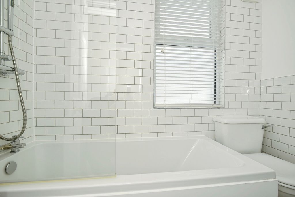 Property photo 3 of 16 Modern Bathroom