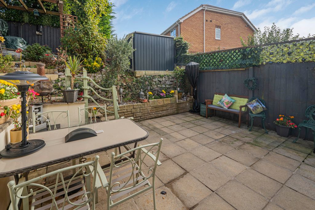 Property photo 2 of 23