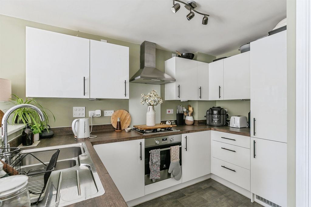 Property photo 2 of 13