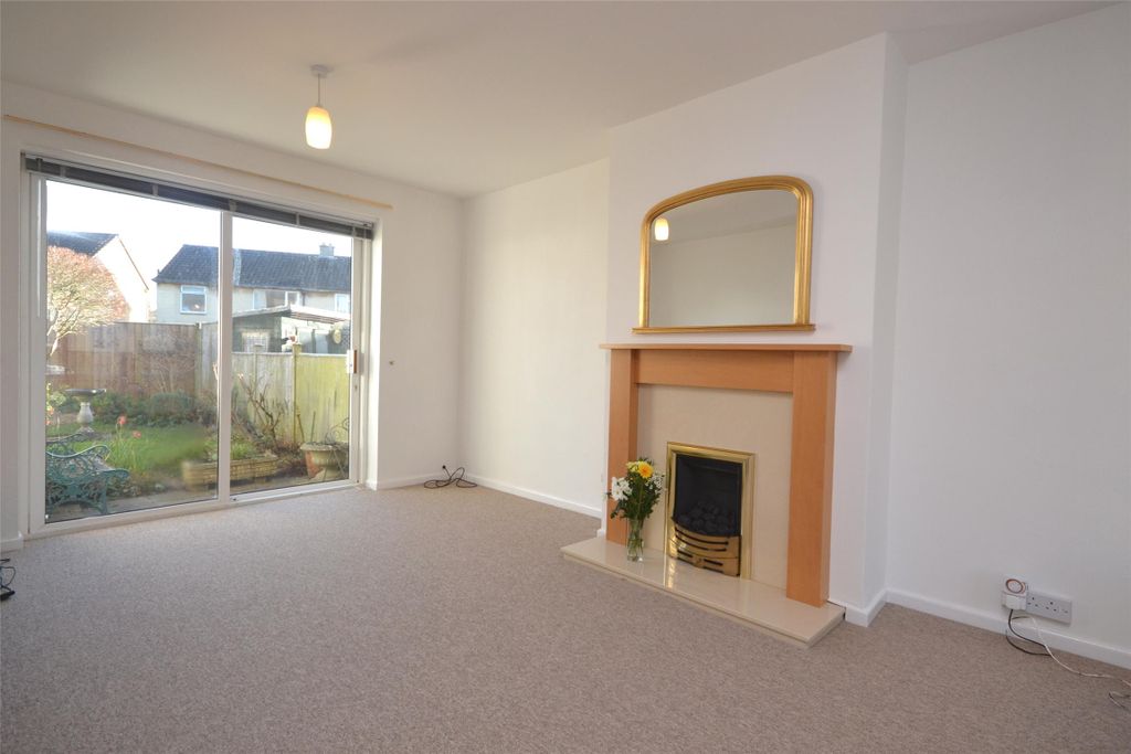 Property photo 3 of 12 Living Room (2)