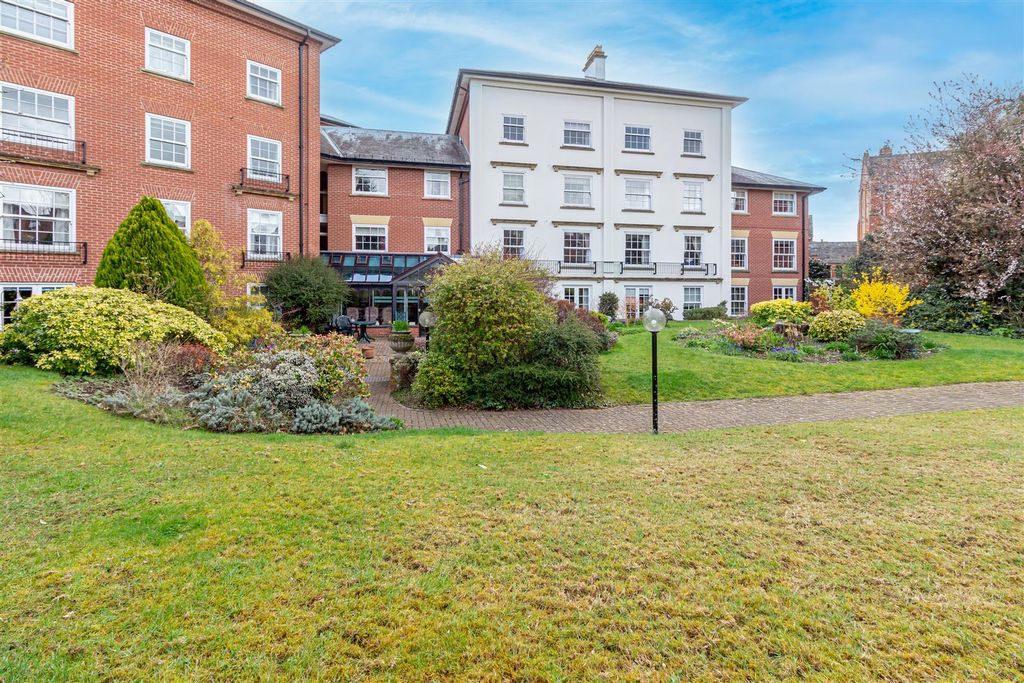 Property photo 1 of 14 Garden-4.Jpg