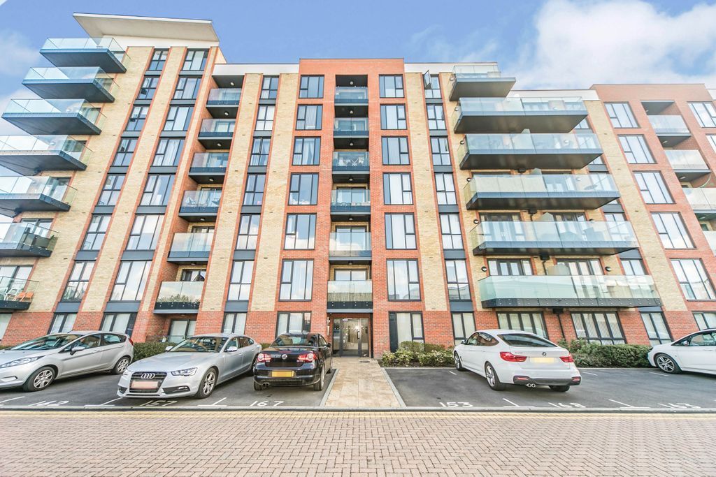 Property photo 3 of 9 E2F12dc6-0A35-4719-8