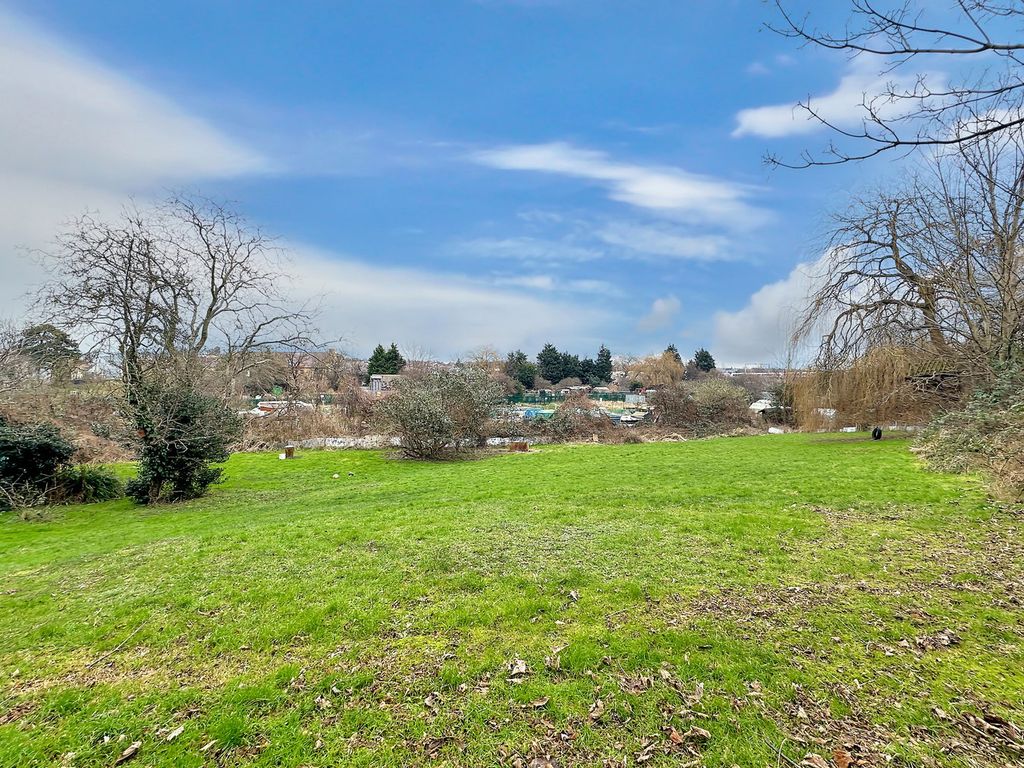 Property photo 2 of 12
