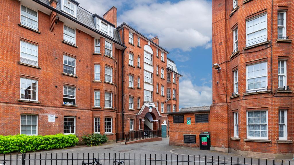 Property photo 1 of 13 Flat 11, Block H, Peabody Estate, Rodney Road, Walworth, London, Se17 1Bn