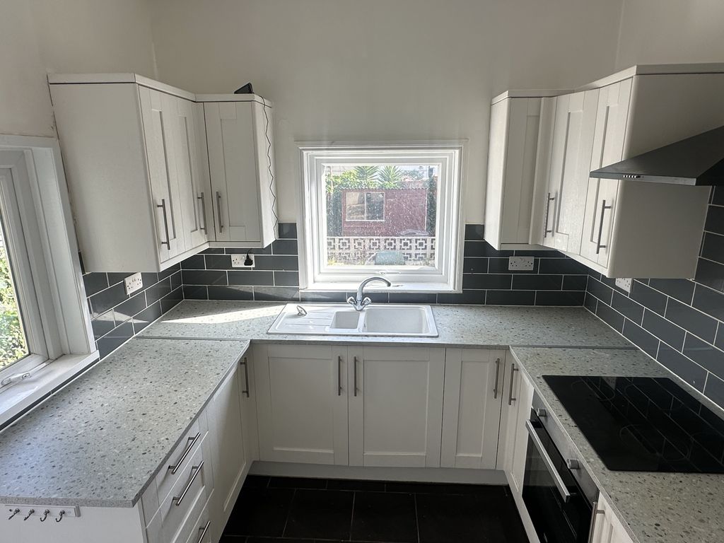 Property photo 2 of 7 Image00004