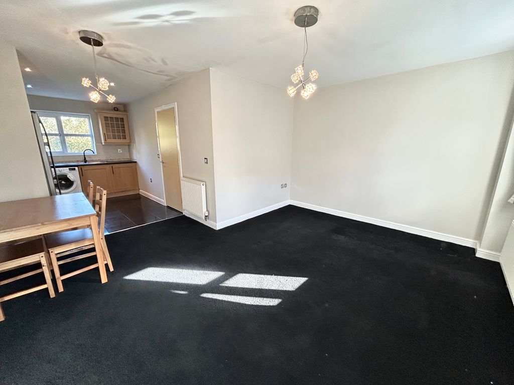 Property photo 3 of 11 Lounge