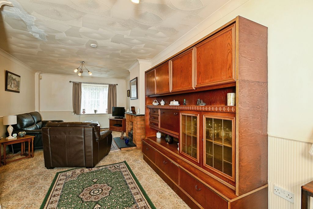Property photo 3 of 20 Living Room