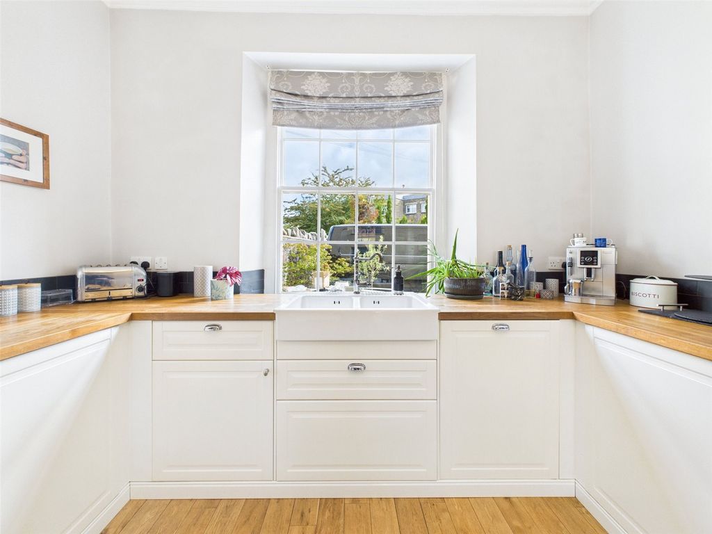 Property photo 3 of 23 Picture No. 17