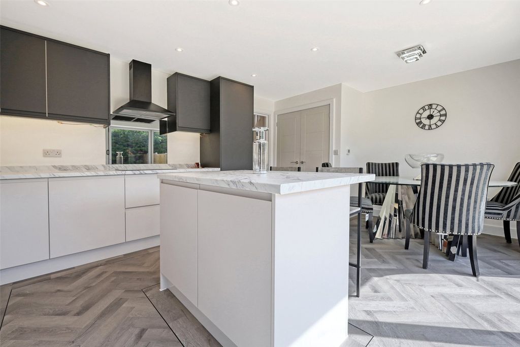 Property photo 3 of 16 Show Home