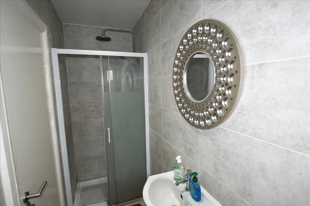 Property photo 3 of 4 Shower