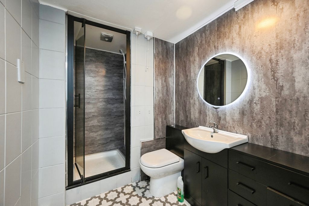 Property photo 3 of 17 Photo