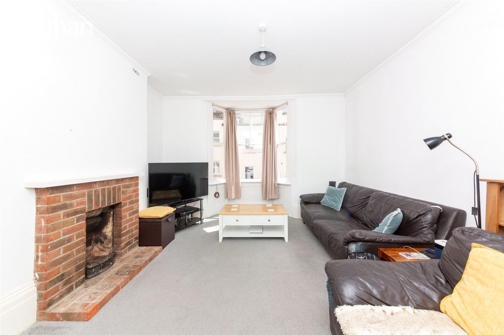 Property photo 2 of 7 Picture No. 18