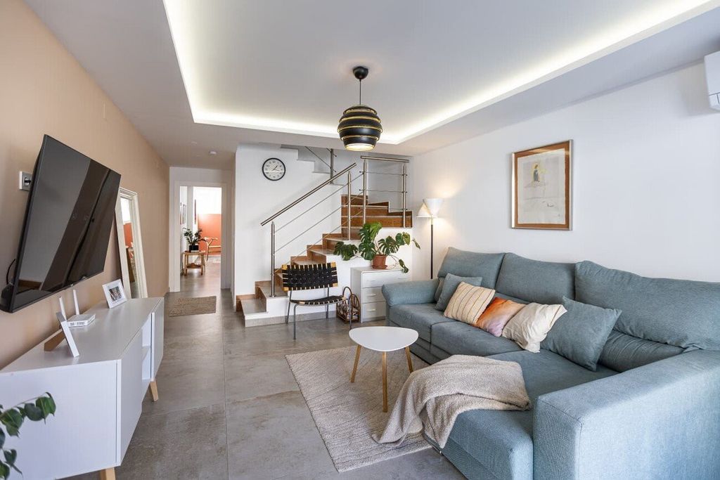 Property photo 2 of 31