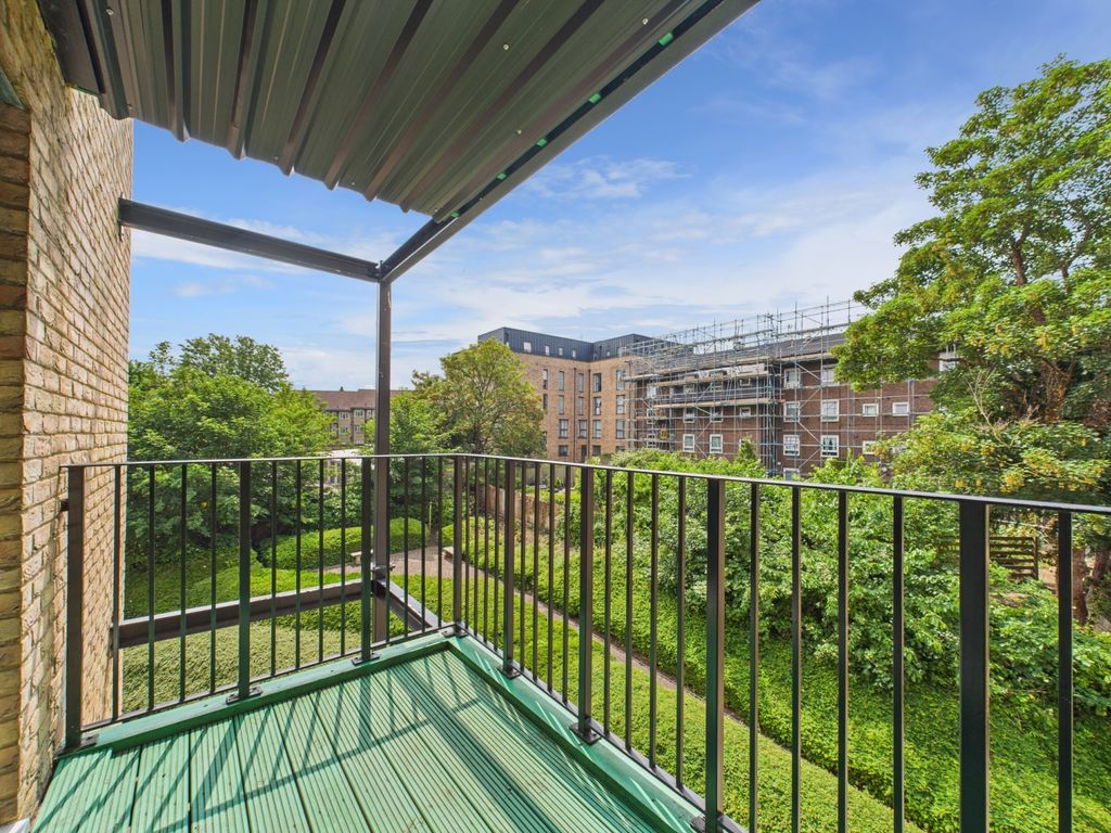 Property photo 3 of 8 Cam03750G0-Pr0055-Still010