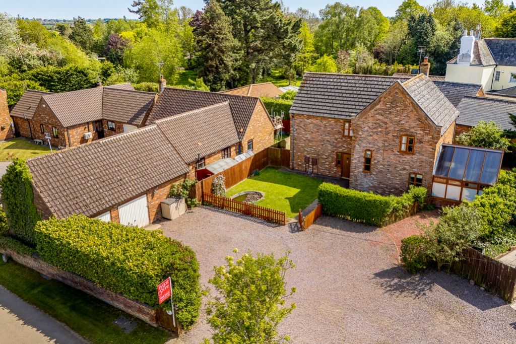 Property photo 1 of 30 2 Whiteacre Gardens (Gedney)-1