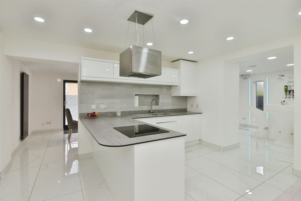 Property photo 2 of 24