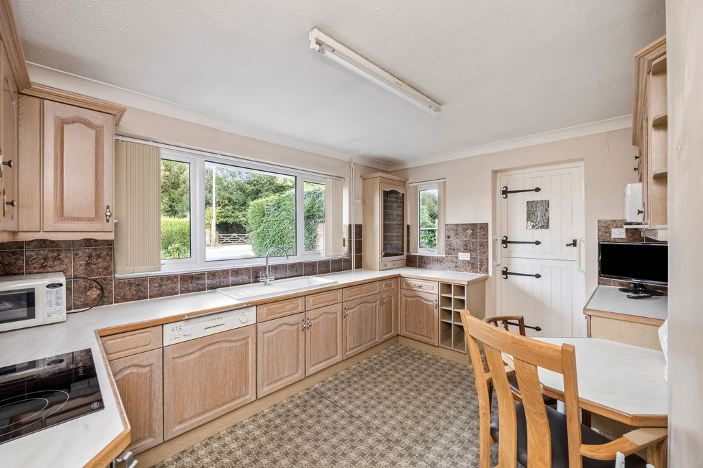 Property photo 3 of 21 Kitchen