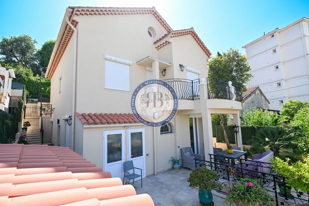 Property photo 1 of 14 For Sale – House – Antibes / Ilette – 4 Bedrooms