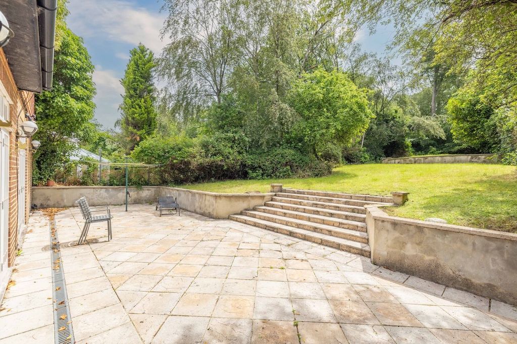 Property photo 2 of 11