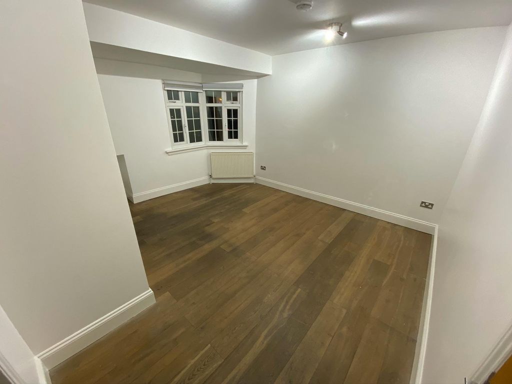 Property photo 1 of 3