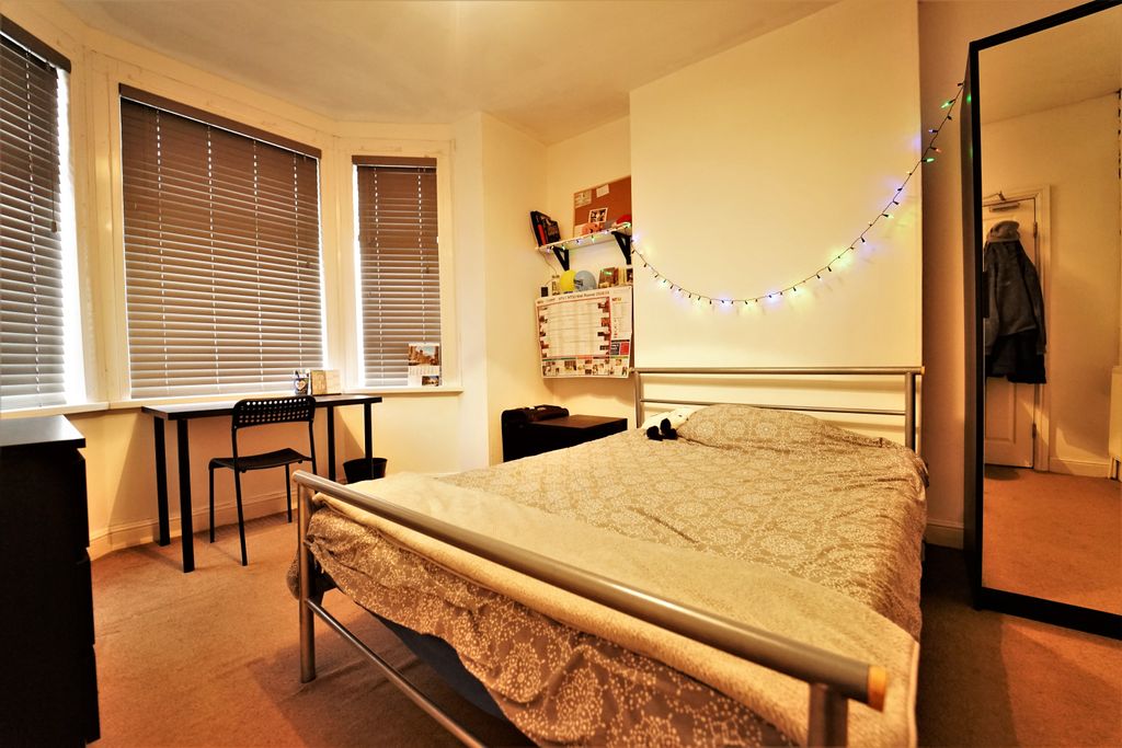 Property photo 3 of 12 Bedroom