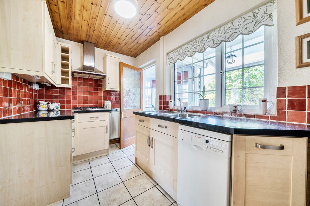 Property photo 3 of 23 Kitchen