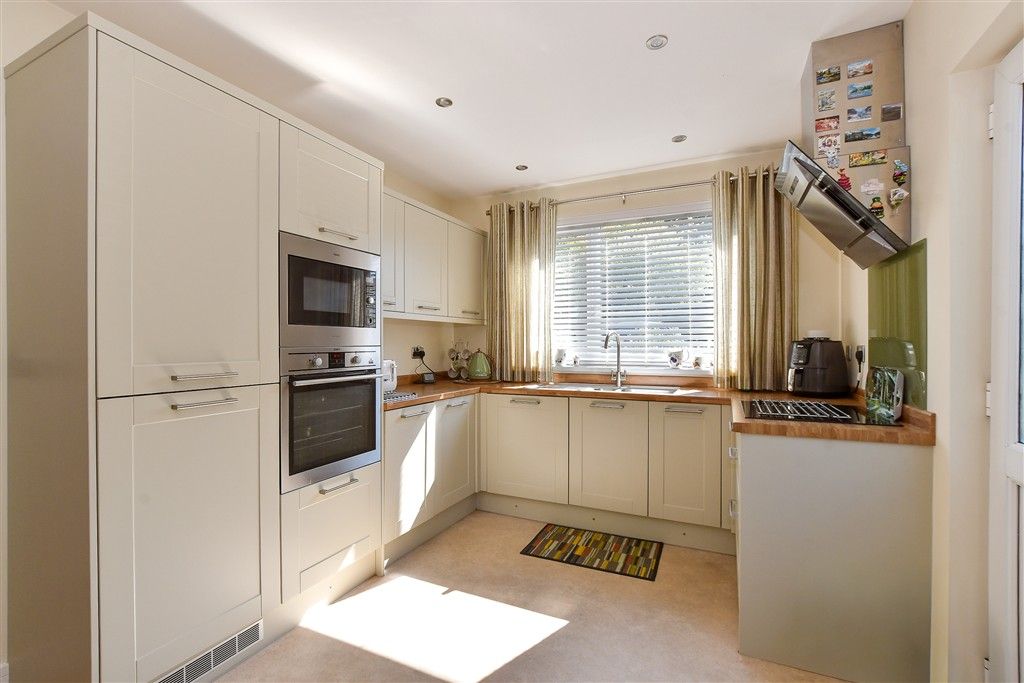 Property photo 3 of 13 Kitchen/ Dining Room
