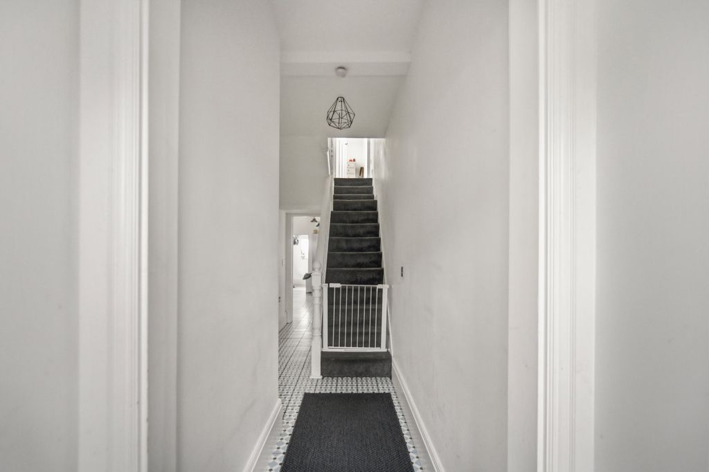 Property photo 3 of 38