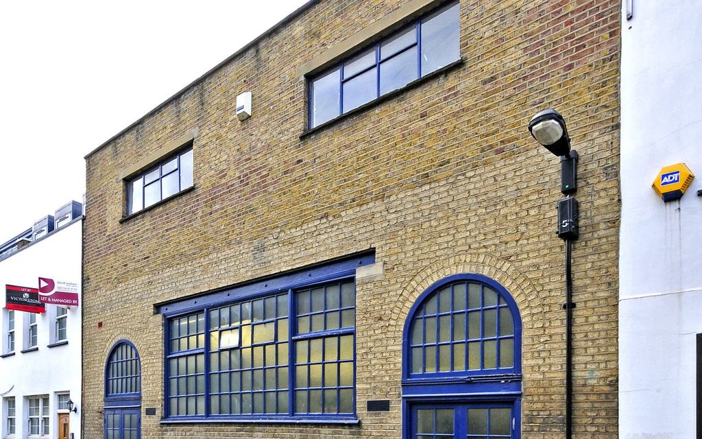 Property photo 1 of 2