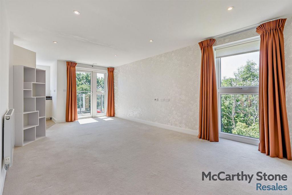 Property photo 2 of 30 8653804-Interior09-800.Jpg