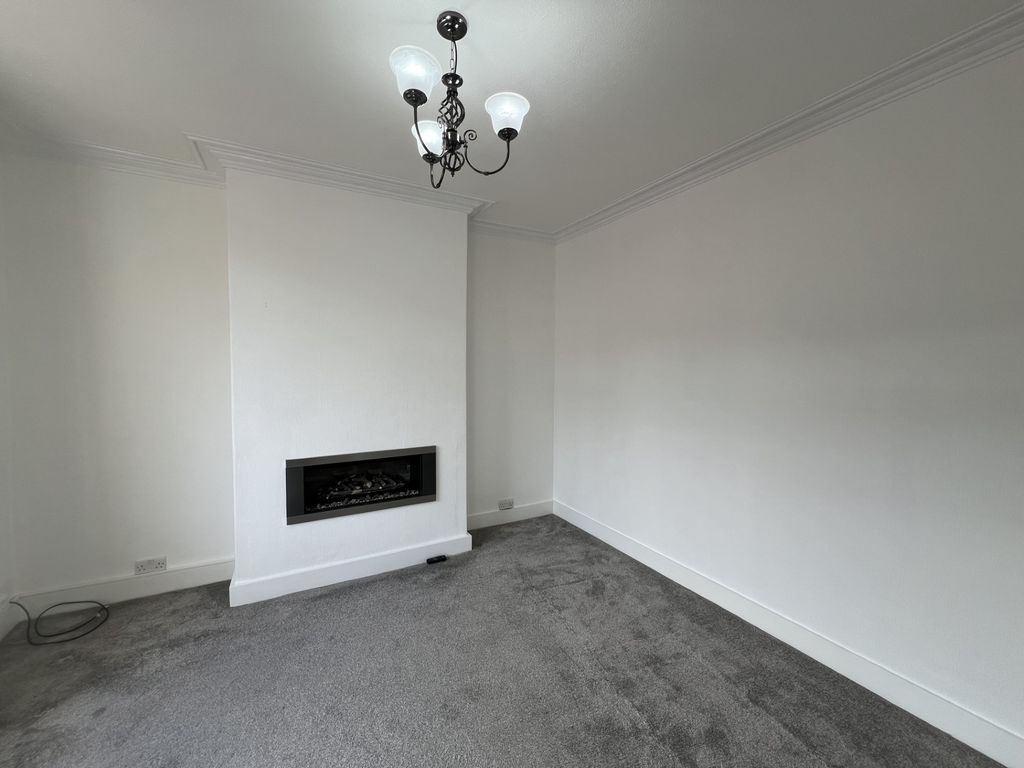 Property photo 3 of 14 Living Room