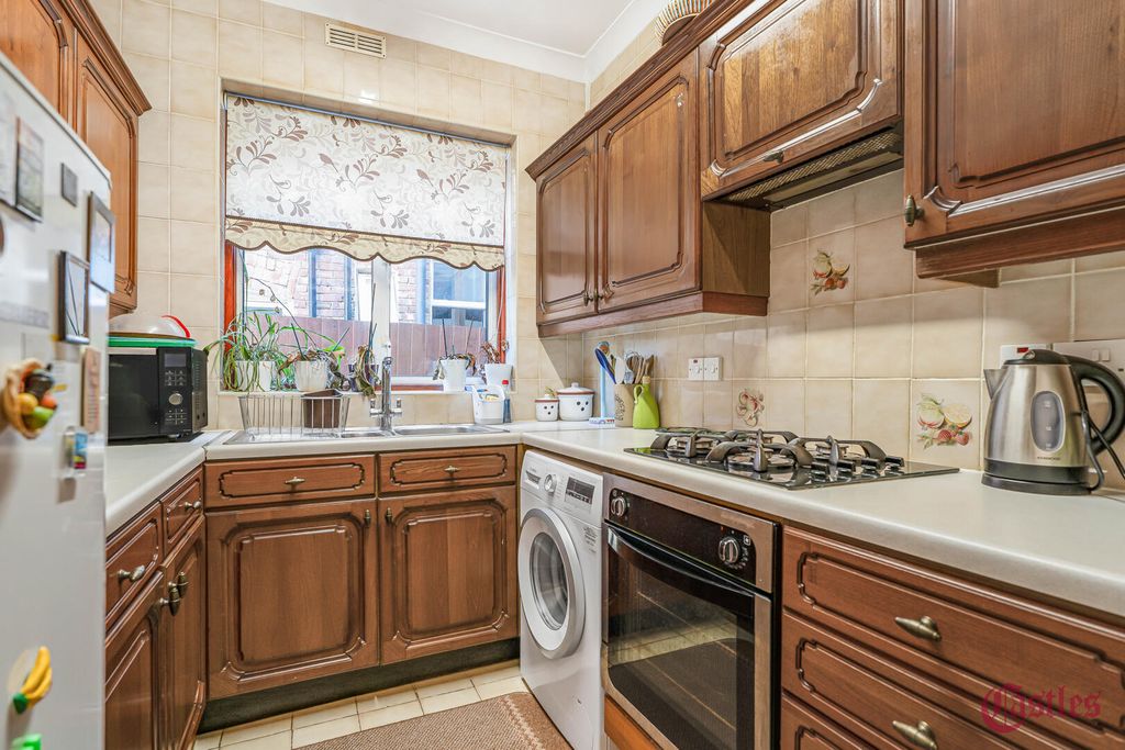 Property photo 3 of 30 Kitchen